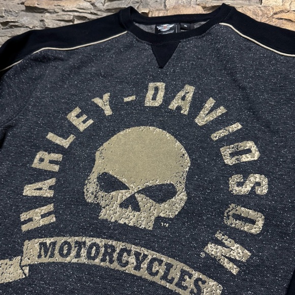 Harley-Davidson Black and Gold Sweatshirt - Picture 2 of 7